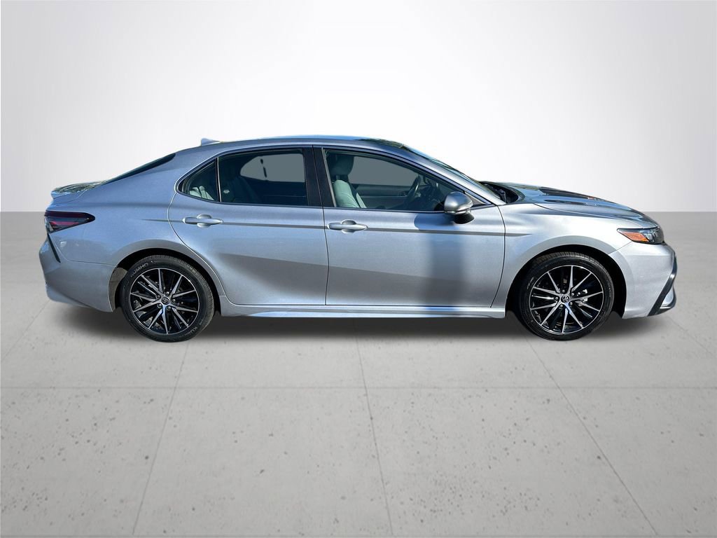 Used 2024 Toyota Camry SE FWD image 6