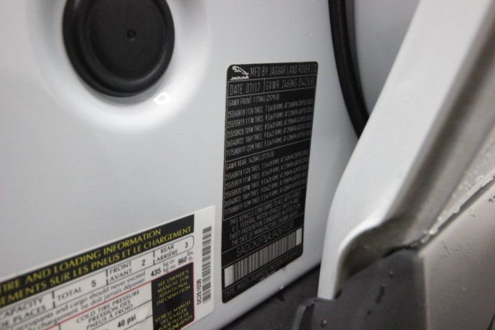 Used 2018 Jaguar F-PACE Prestige image 24