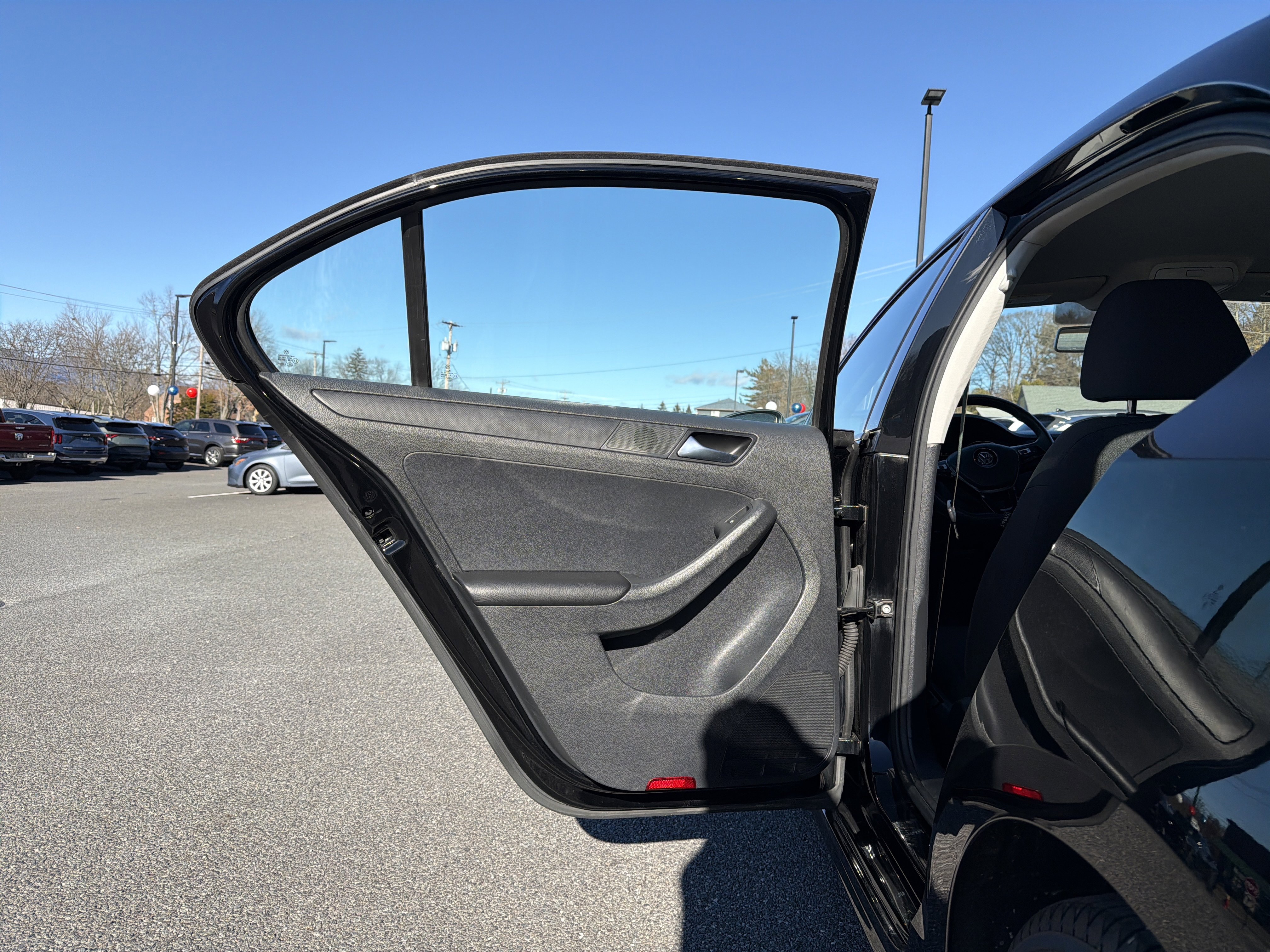 Used 2015 Volkswagen Jetta S image 25