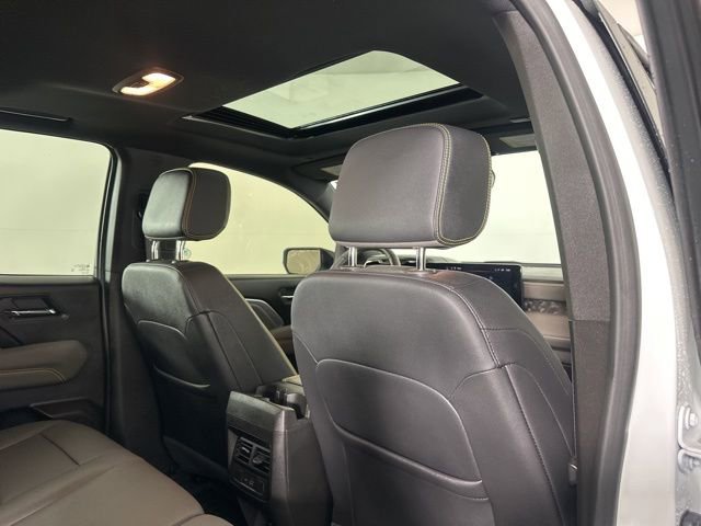 Used 2025 Chevrolet Colorado ZR2 w/ Midnight Edition image 17