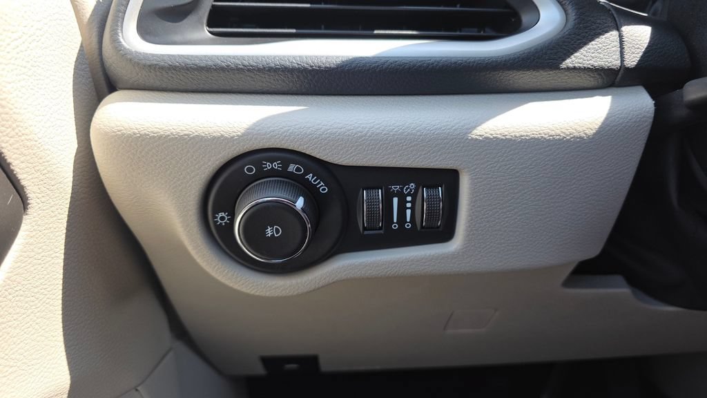 Used 2022 Chrysler Pacifica Touring-L FWD image 32