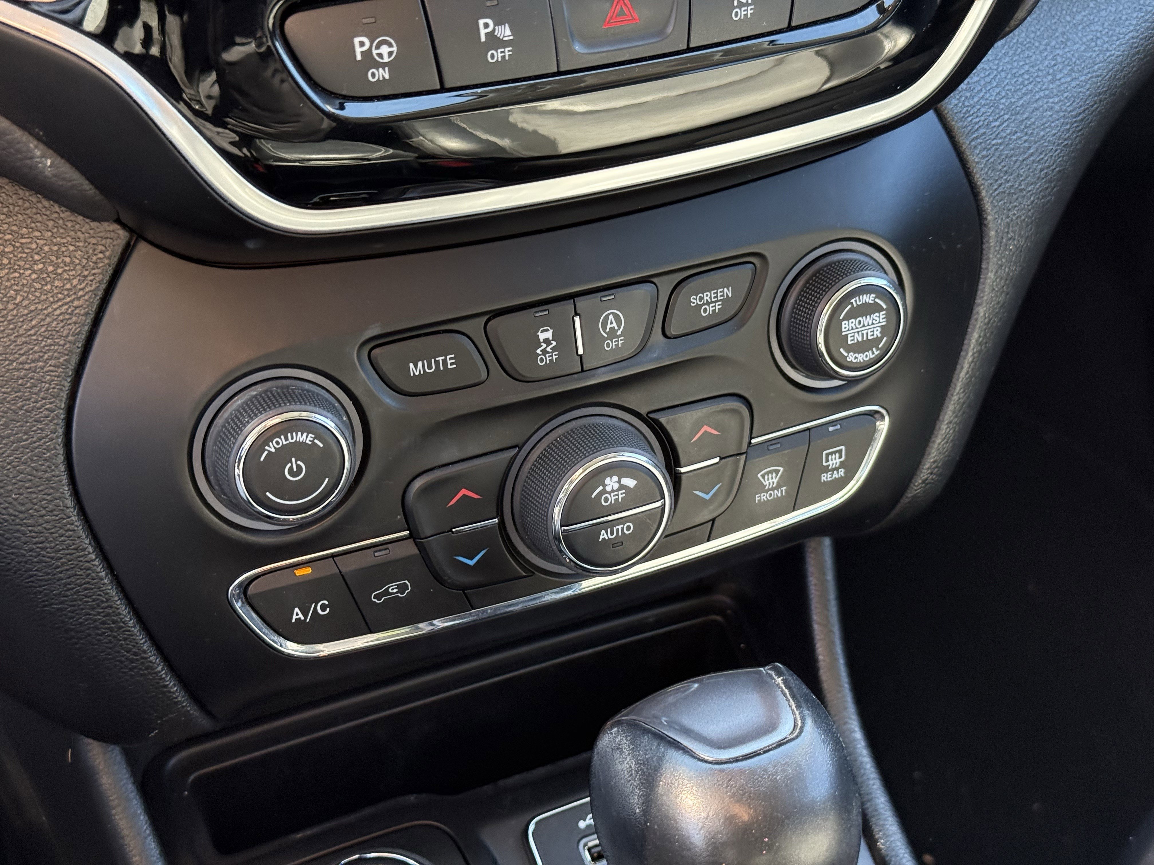 Used 2022 Jeep Cherokee Limited image 22