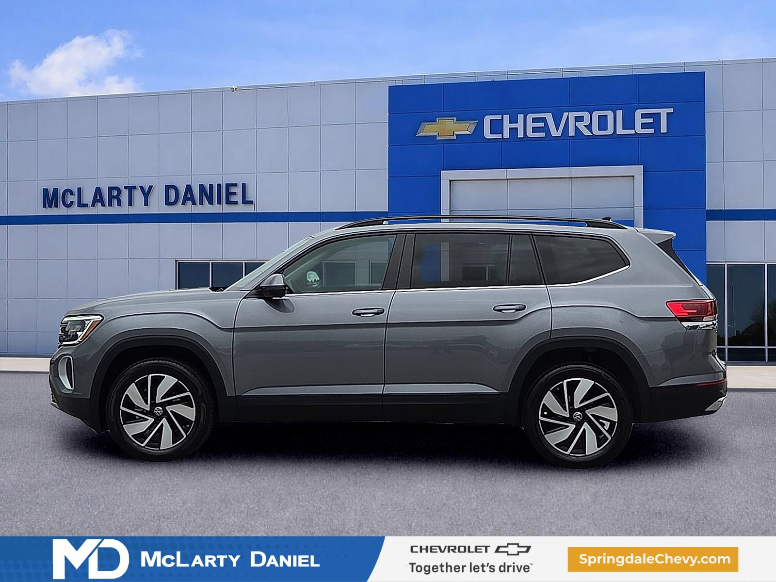 Used 2025 Volkswagen Atlas SE AWD/4WD image 3