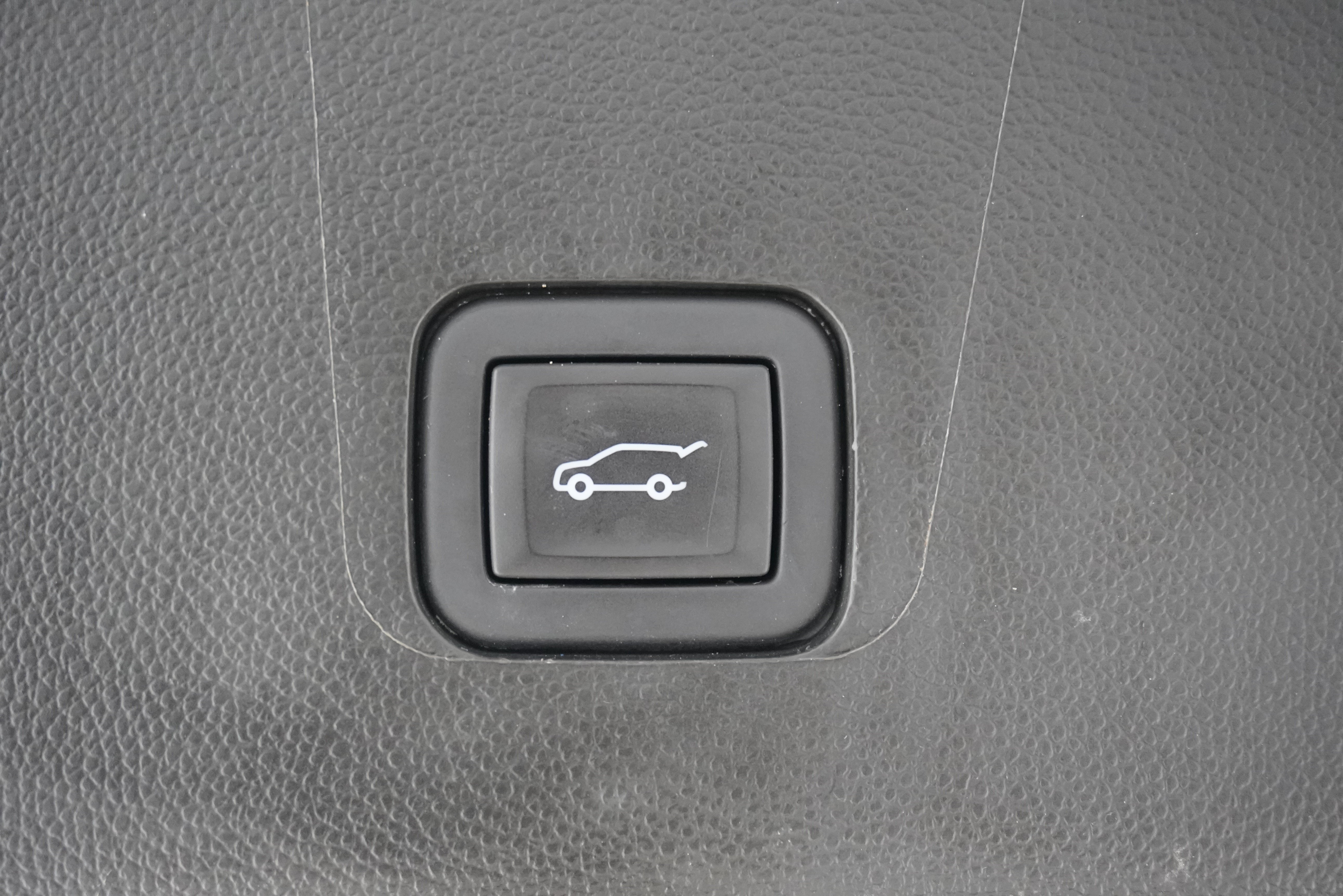 Used 2023 Chevrolet Traverse LT w/ LPO, Cargo Package AWD/4WD image 29