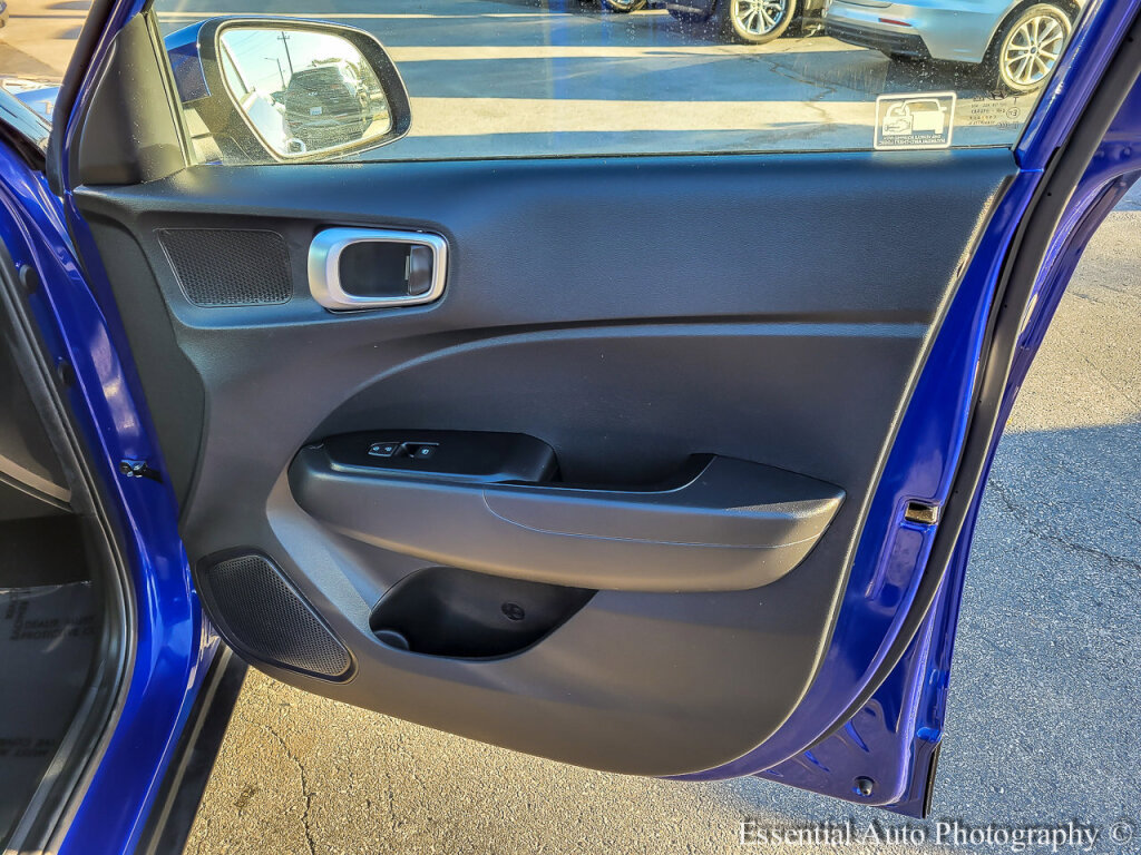 Used 2021 Hyundai Venue SE image 31