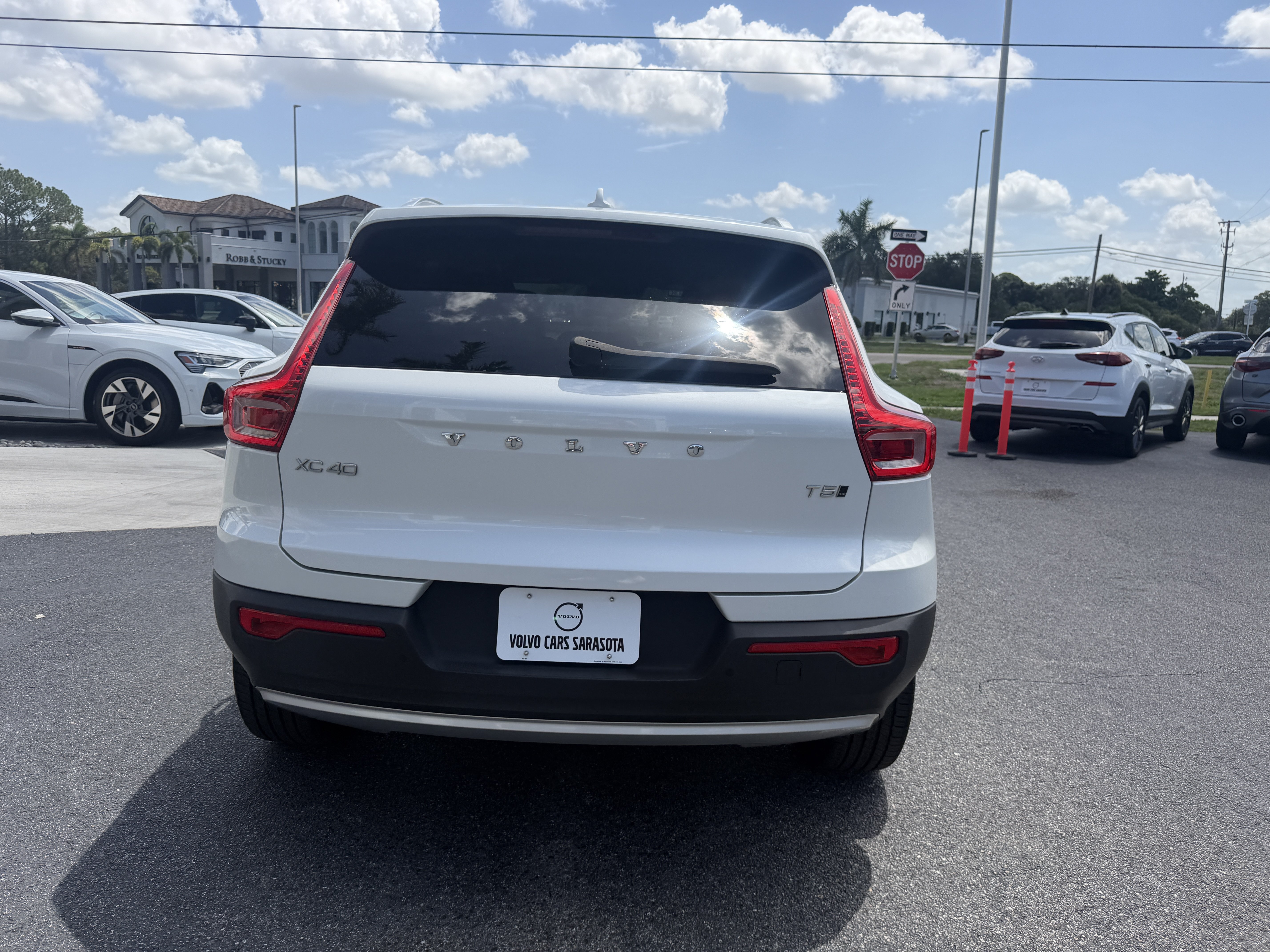 Used 2021 Volvo XC40 T5 Momentum w/ Protection Package Premier AWD/4WD image 4