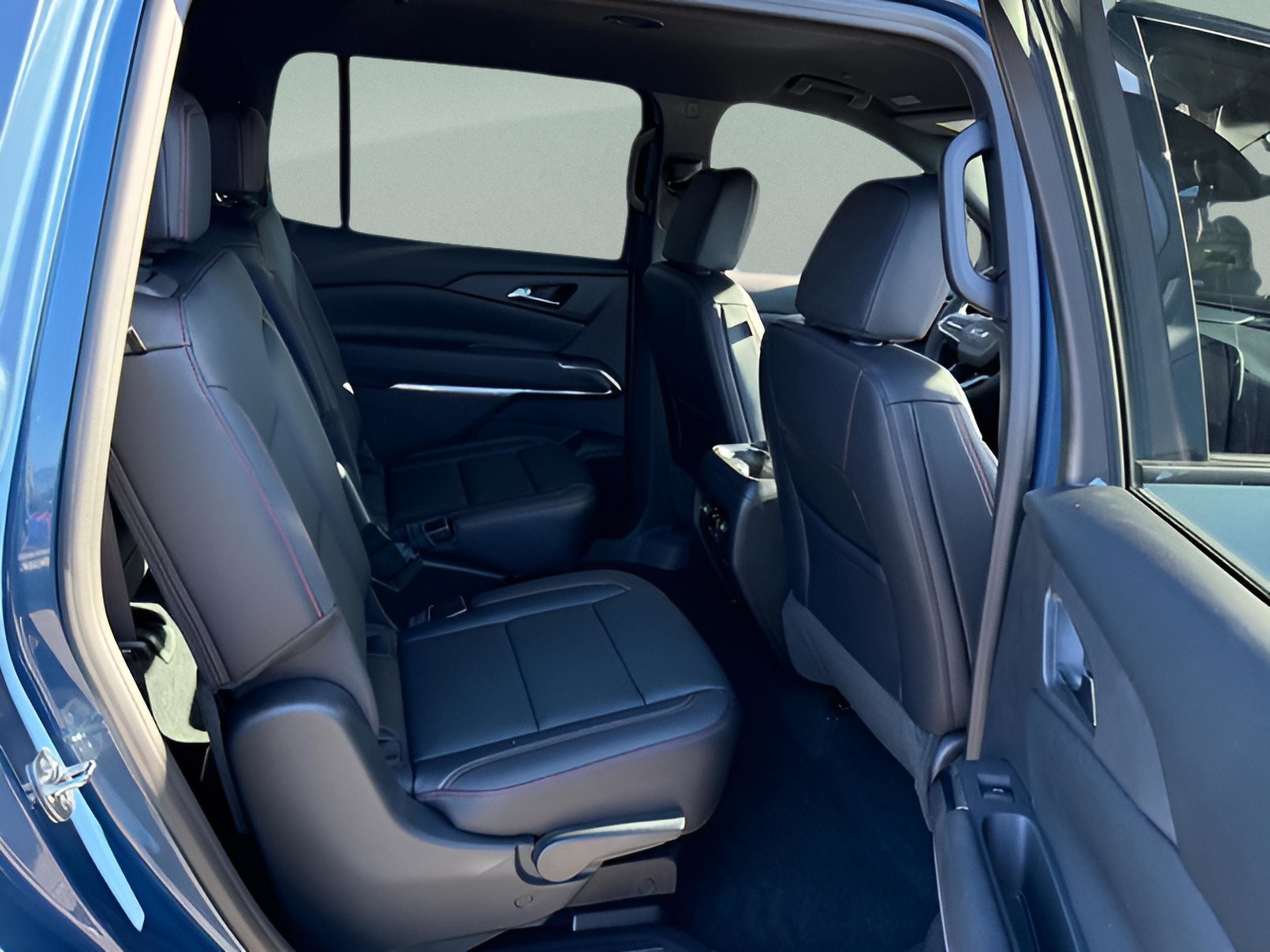 New 2026 Chevrolet Traverse Z71 w/ Driver Confidence Package image 10