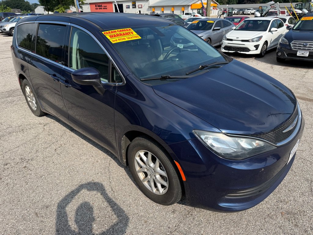 Used 2020 Chrysler Voyager LX FWD video 1