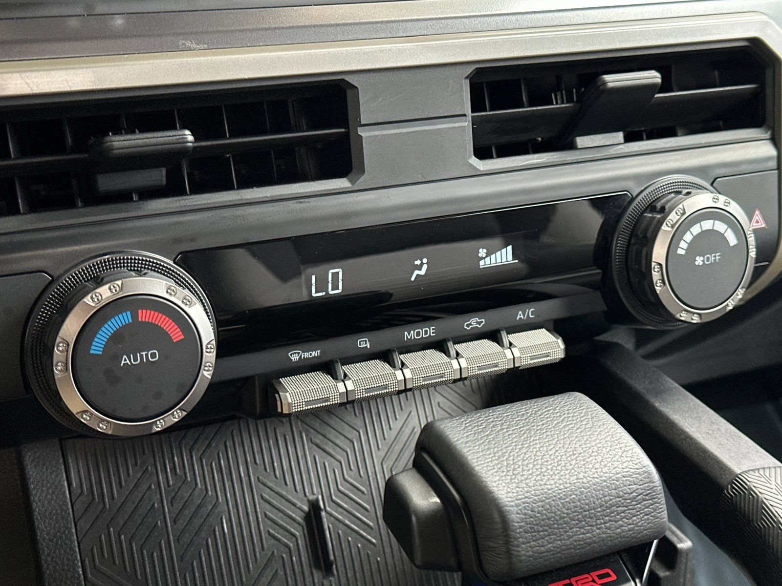 Used 2025 Toyota Tacoma TRD Off-Road AWD/4WD image 17