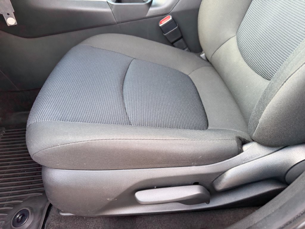 Used 2022 Toyota RAV4 LE AWD/4WD image 24