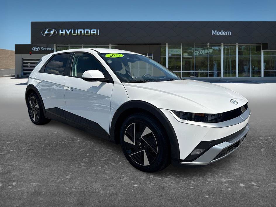 Certified 2025 Hyundai Ioniq 5 SE RWD image 3