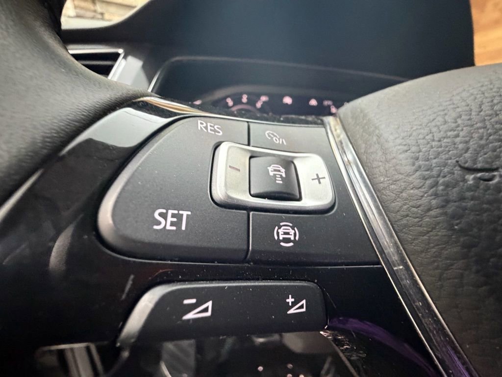 Used 2020 Volkswagen Tiguan SEL image 22