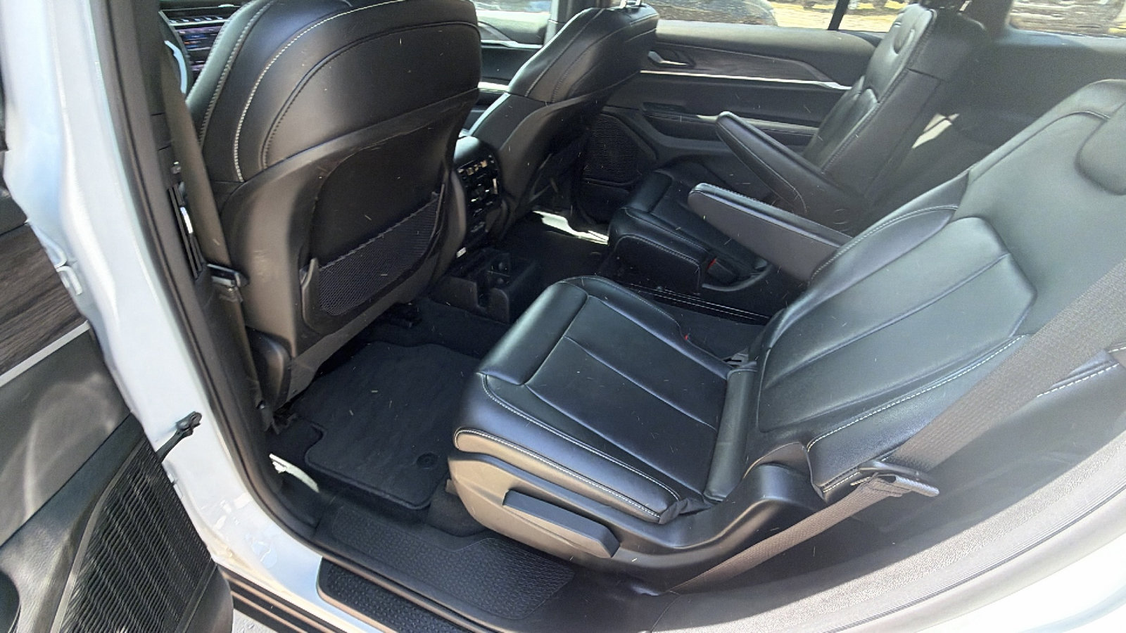 Used 2024 Jeep Grand Cherokee L Limited image 24