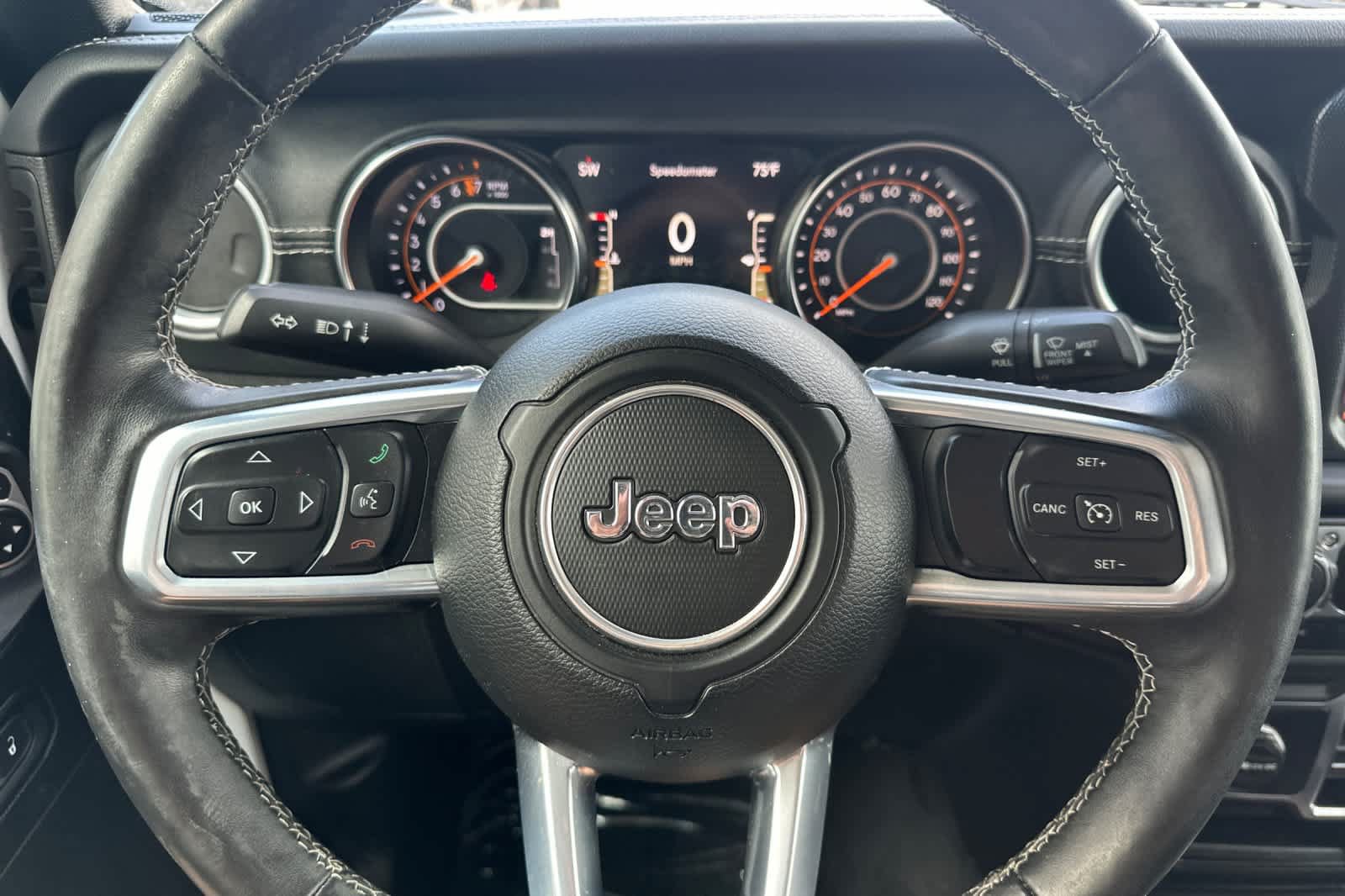 Used 2020 Jeep Gladiator Overland AWD/4WD image 23