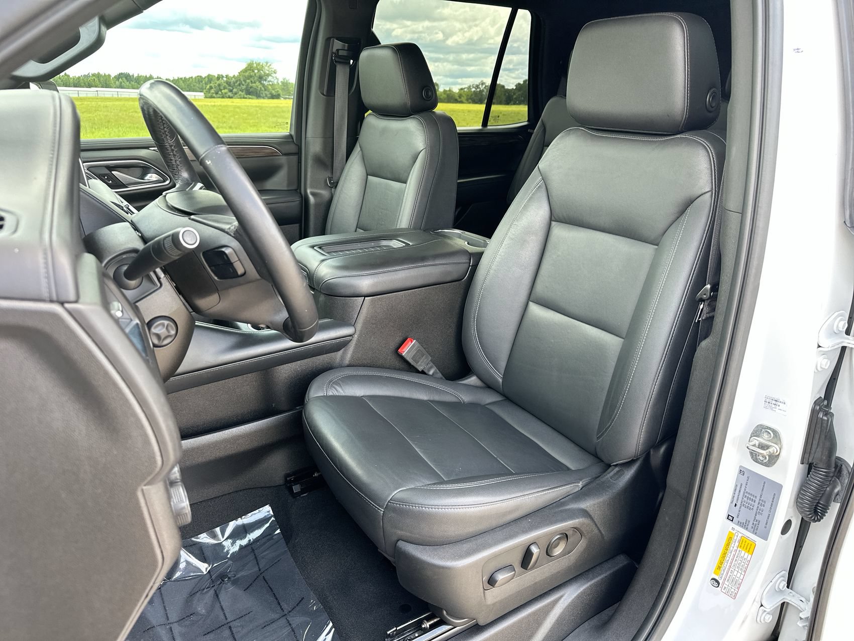 Used 2021 Chevrolet Tahoe Z71 w/ Luxury Package AWD/4WD image 11