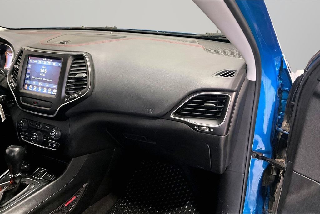 Used 2019 Jeep Cherokee Trailhawk w/ Cold Weather Group image 26