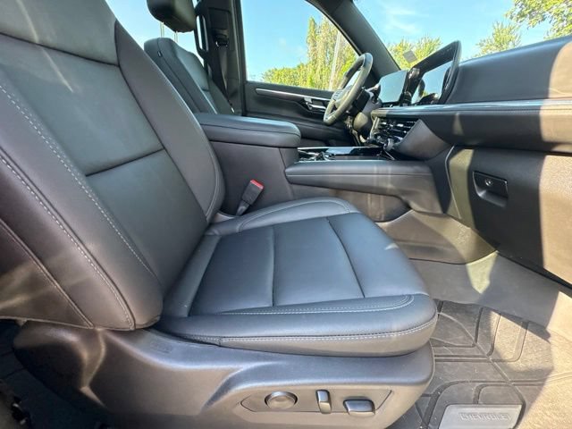 Used 2025 Chevrolet Tahoe Z71 w/ Comfort Package AWD/4WD image 5