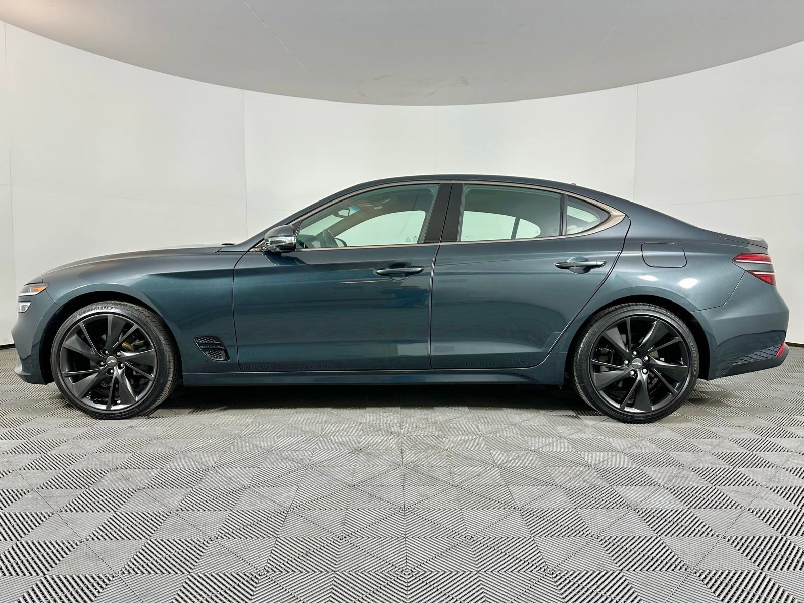 Used 2023 Genesis G70 2.0T w/ Sport Prestige Package image 18