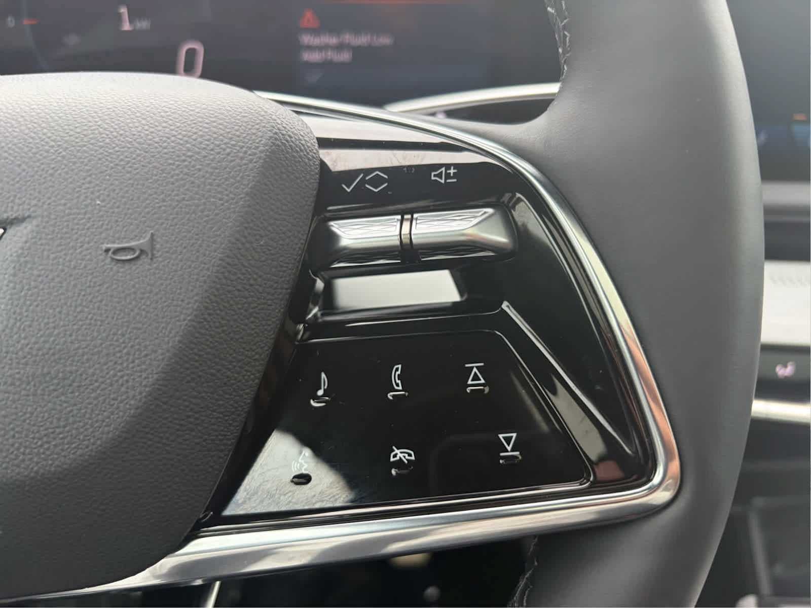 Certified 2025 Cadillac Optiq Luxury 1 AWD/4WD image 15