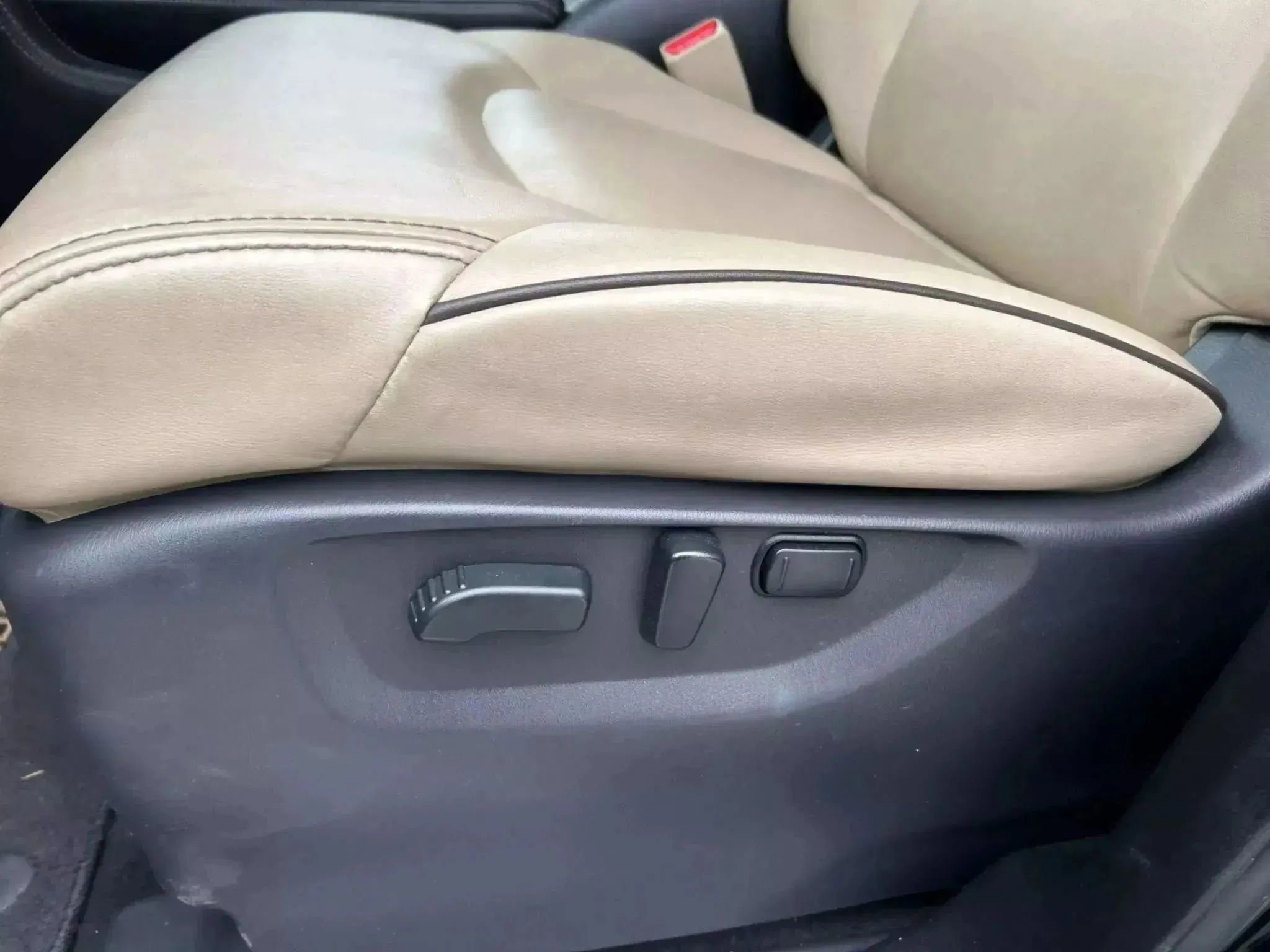 Used 2021 Nissan Armada SV w/ SV Appearance Package image 31