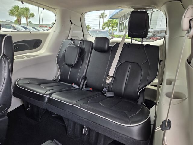 Used 2023 Chrysler Pacifica Limited FWD image 17