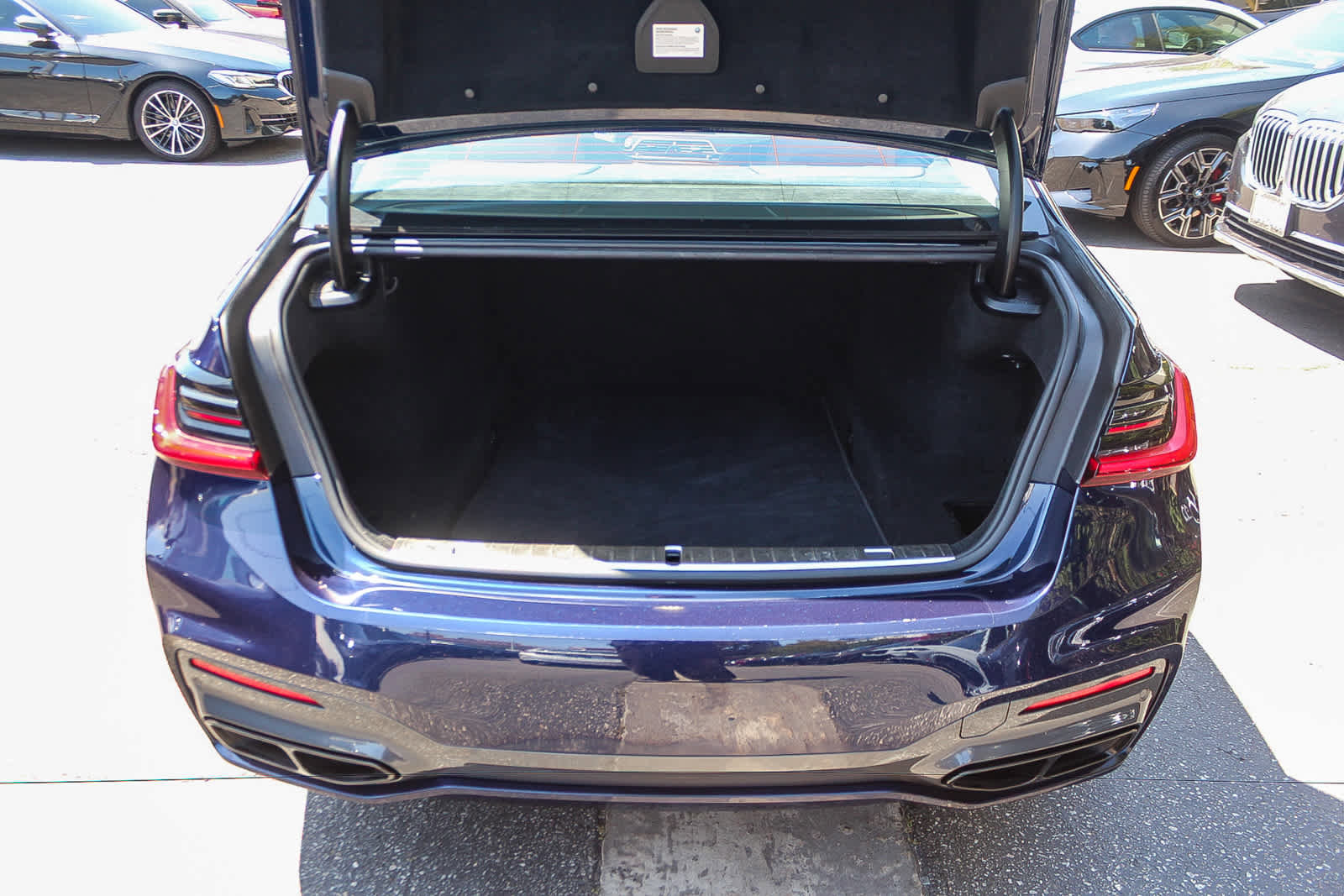 Used 2022 BMW M760i xDrive AWD/4WD image 26