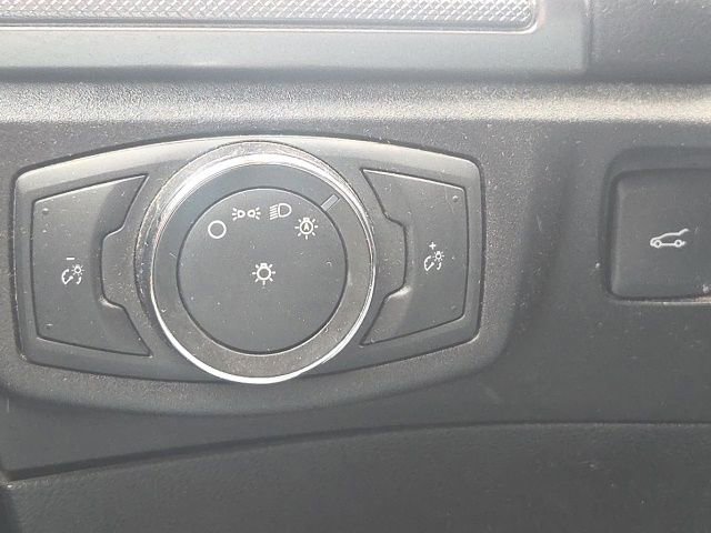 Used 2017 Ford Fusion SE FWD image 22