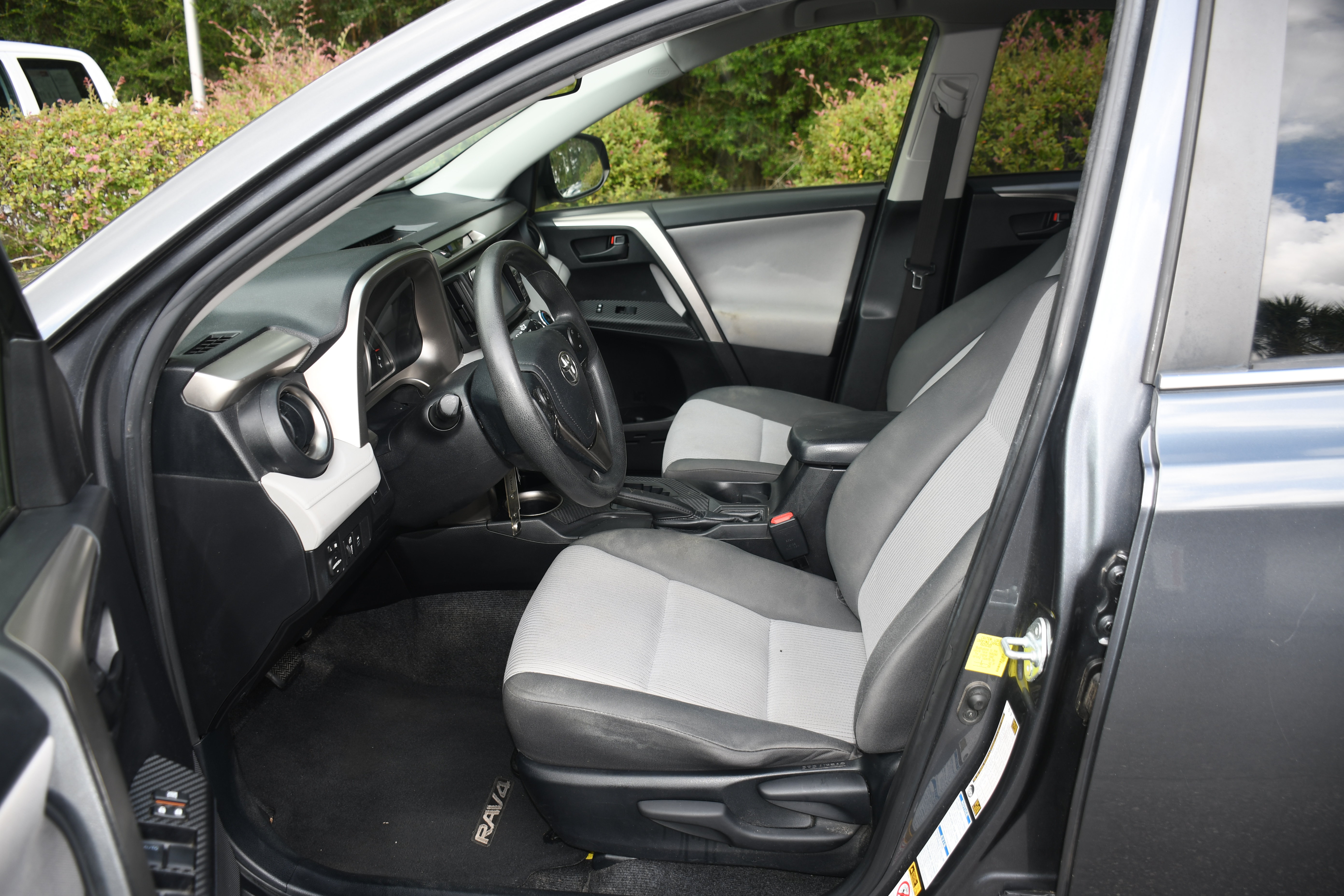 Used 2015 Toyota RAV4 LE AWD/4WD image 7