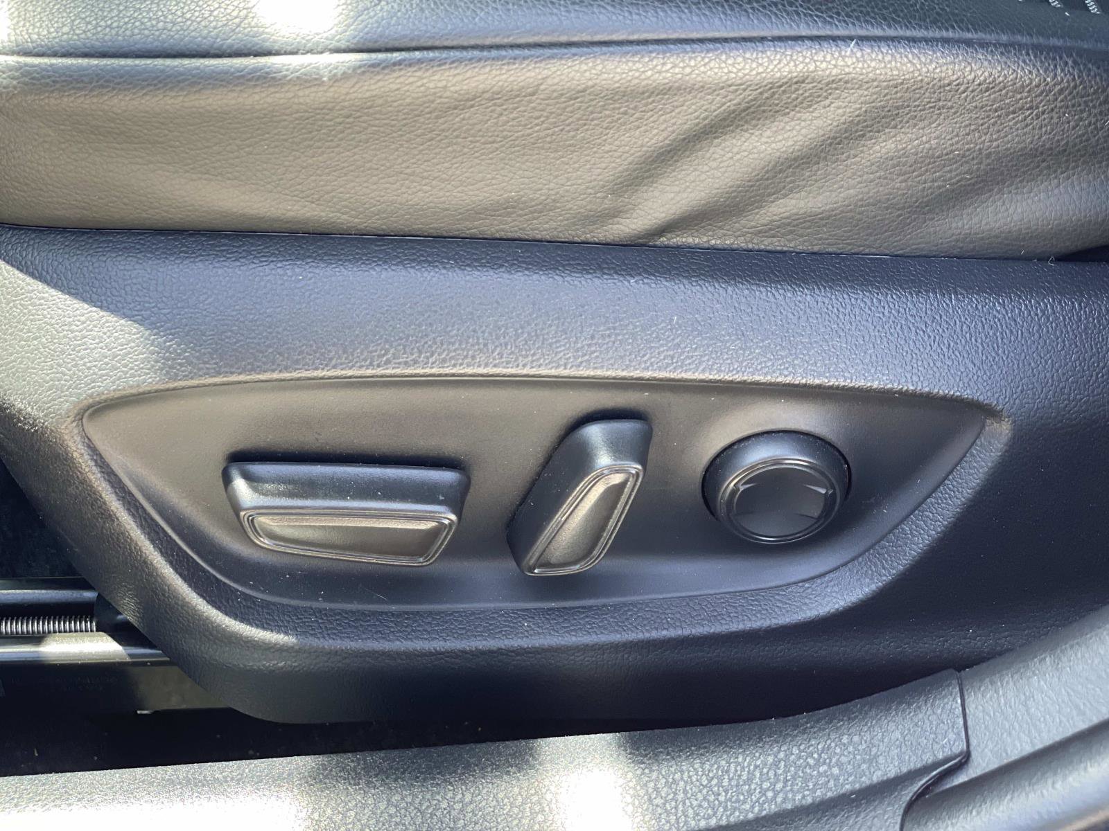 Used 2021 Toyota Camry SE FWD image 13