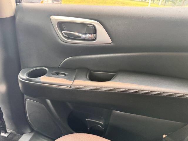 Used 2020 Nissan Pathfinder S FWD image 29