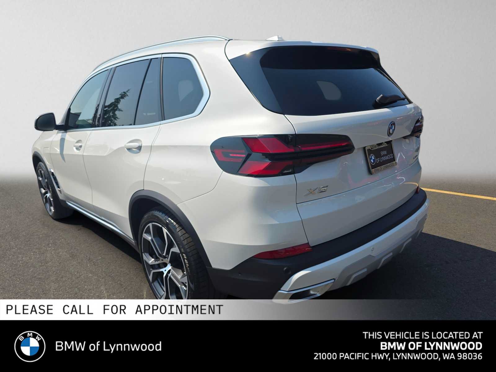 New 2026 BMW X5 xDrive50e w/ Parking Assistance Package AWD/4WD image 5