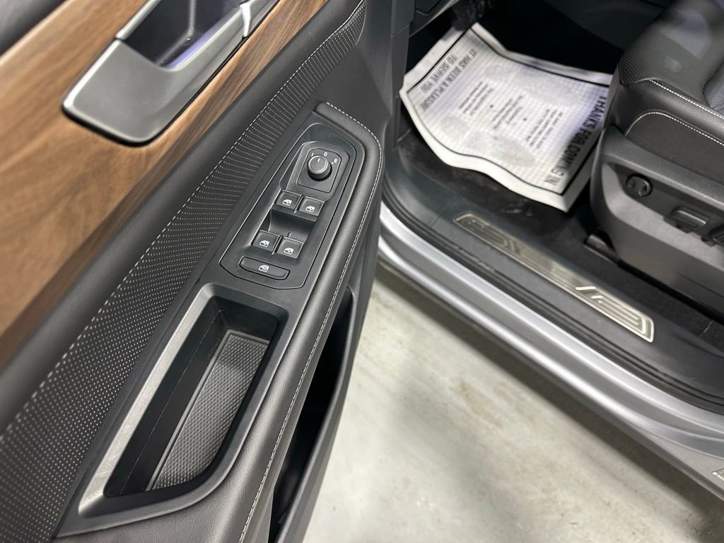 Used 2025 Volkswagen Atlas SE AWD/4WD image 9