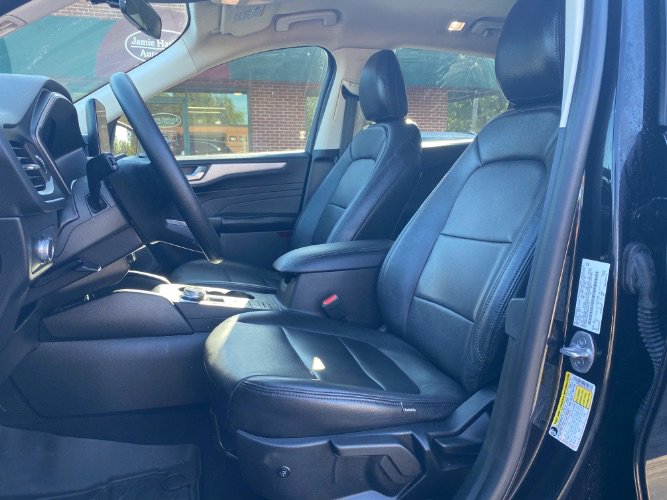 Used 2021 Ford Escape SE image 5