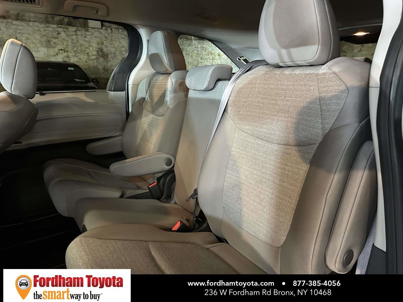 Used 2024 Toyota Sienna LE image 16