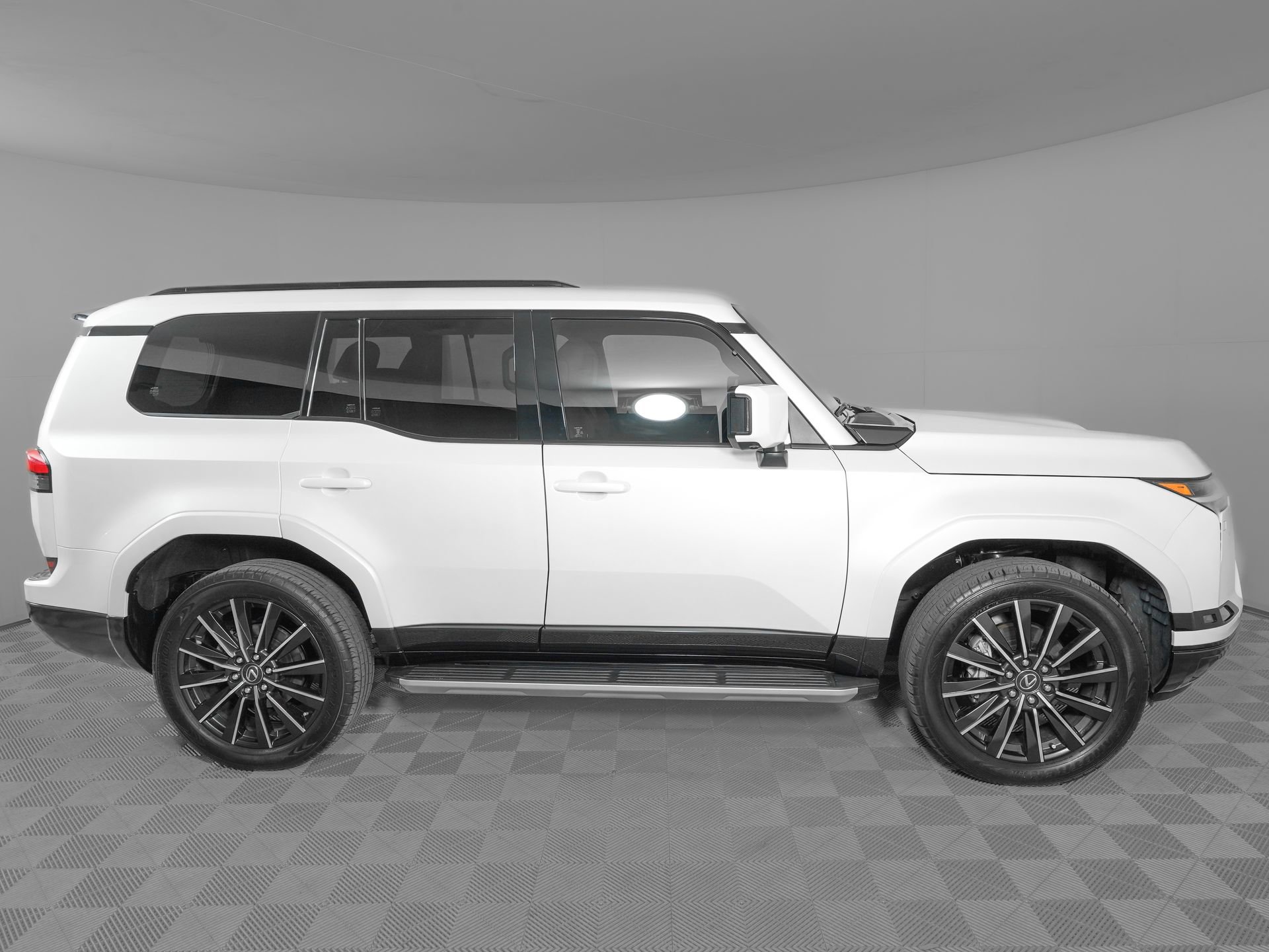 Used 2024 Lexus GX 550 w/ Cold Area Package image 4