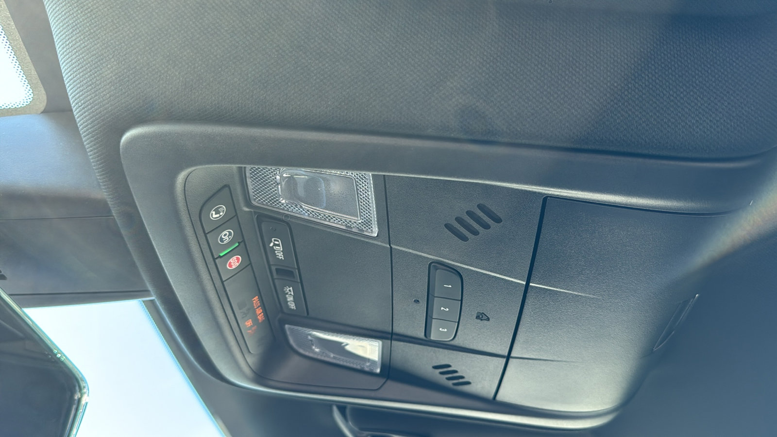 New 2025 Cadillac XT5 Luxury image 27