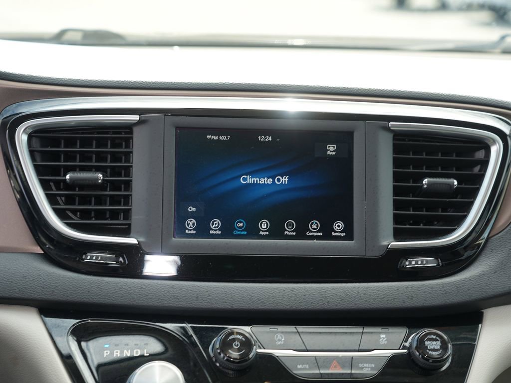 Used 2020 Chrysler Voyager LX FWD image 20