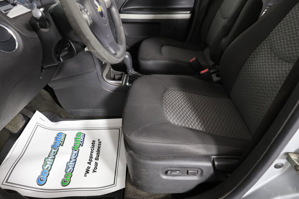 Used 2010 Chevrolet HHR LT image 13