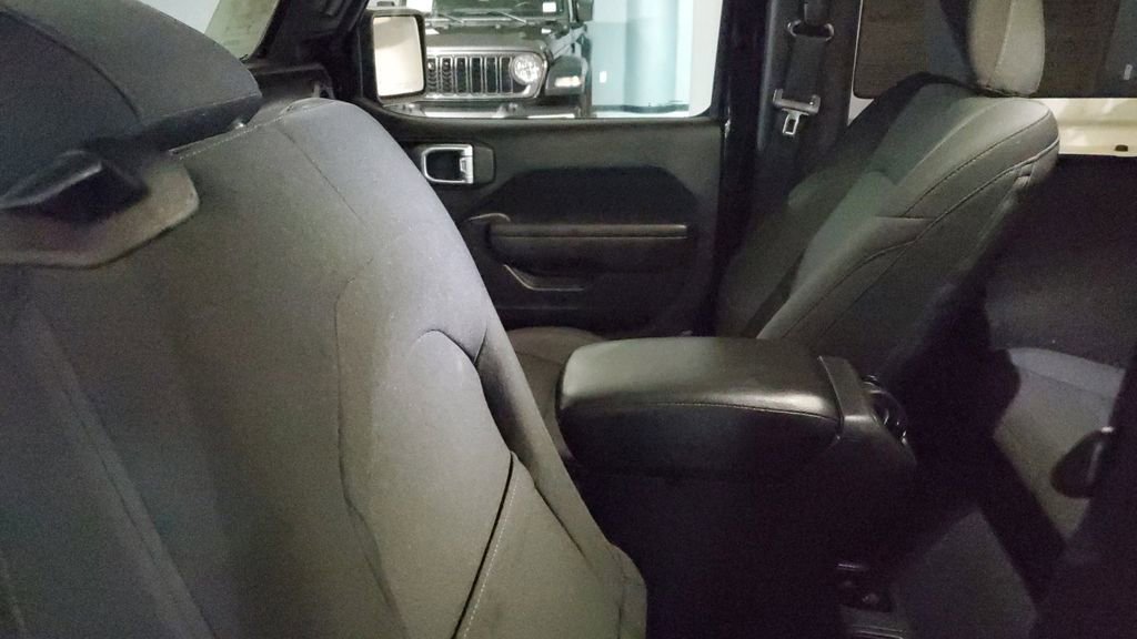 Used 2022 Jeep Wrangler Sport S image 15