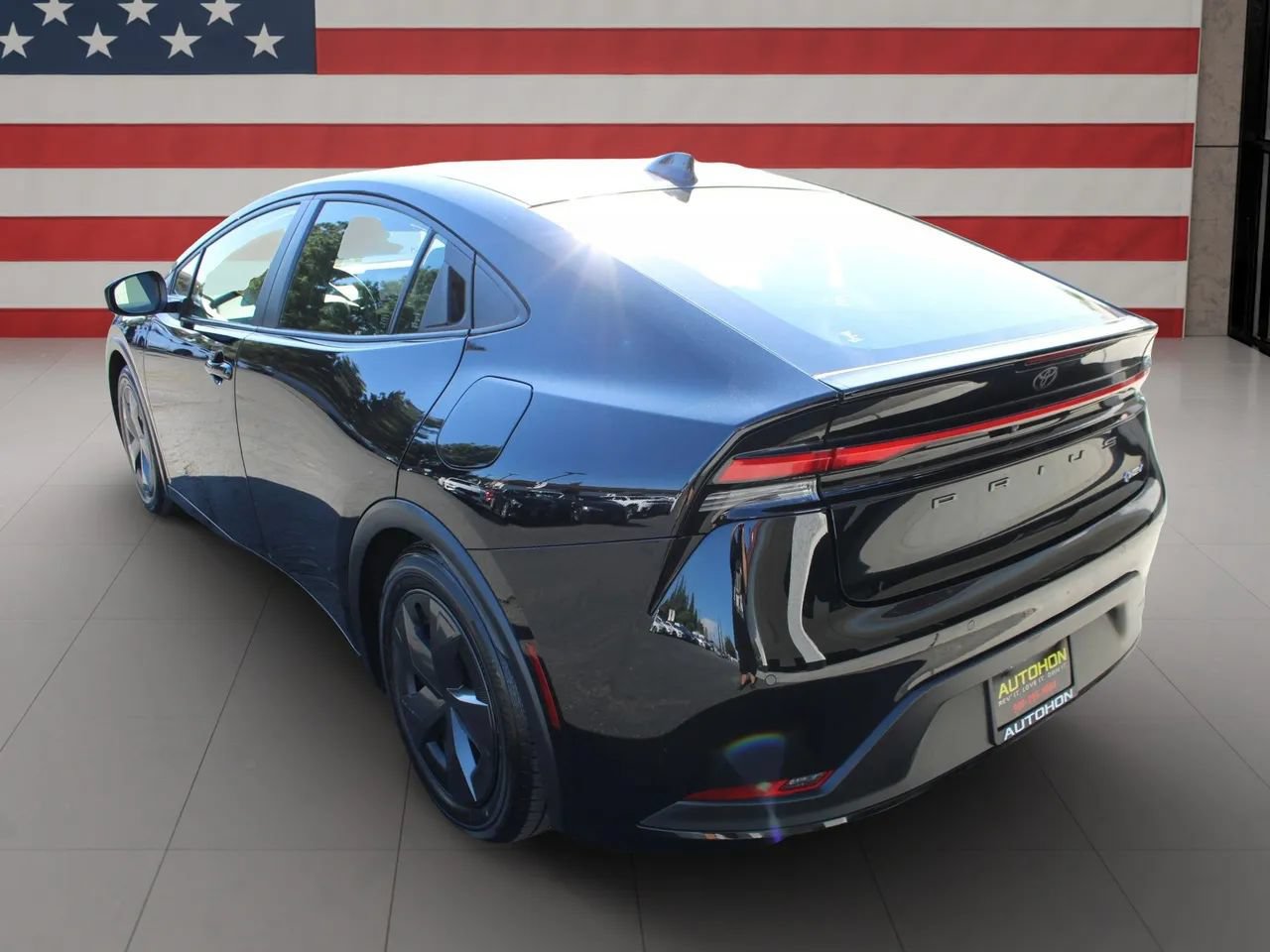 Used 2025 Toyota Prius LE FWD image 9