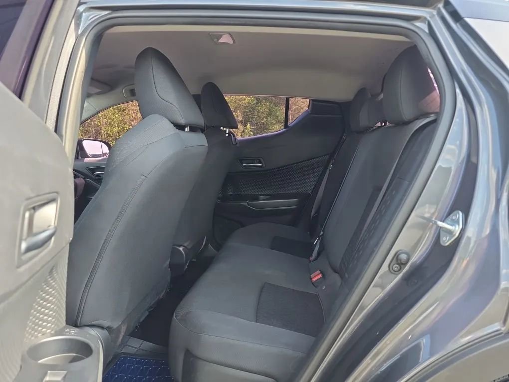 Used 2020 Toyota C-HR LE FWD image 37