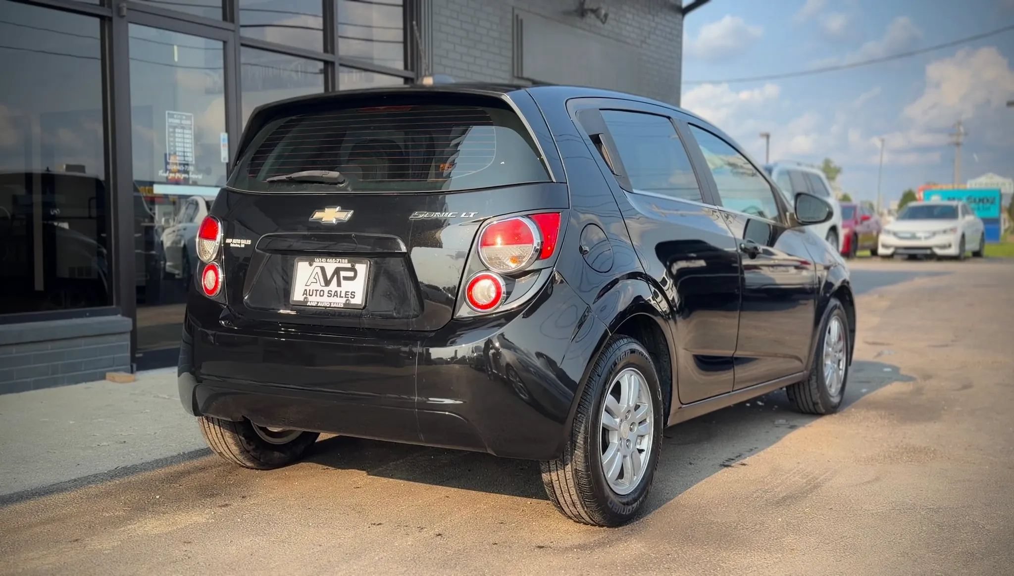 Used 2016 Chevrolet Sonic LT FWD image 2