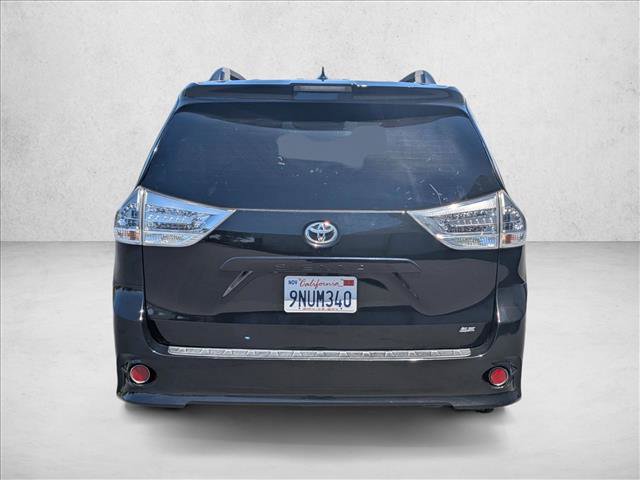 Used 2018 Toyota Sienna SE w/ Carpet Mat Package FWD image 7