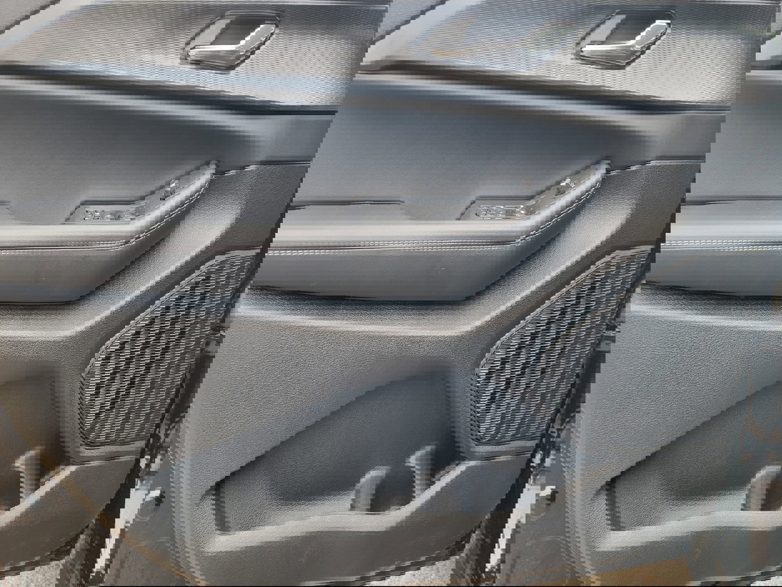 New 2025 Jeep Grand Cherokee L Altitude image 24