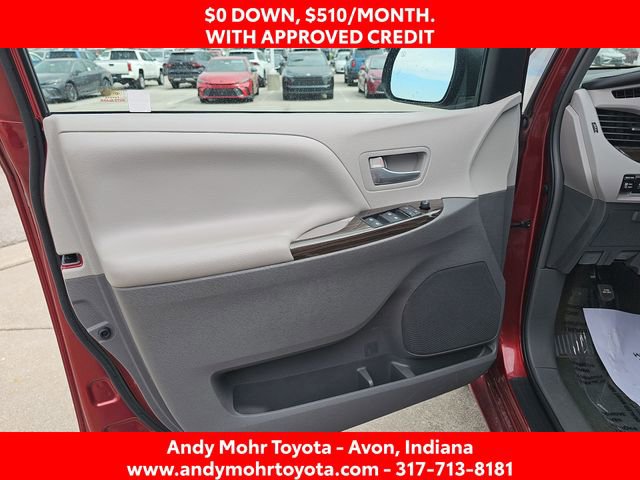 Used 2017 Toyota Sienna XLE Premium image 11