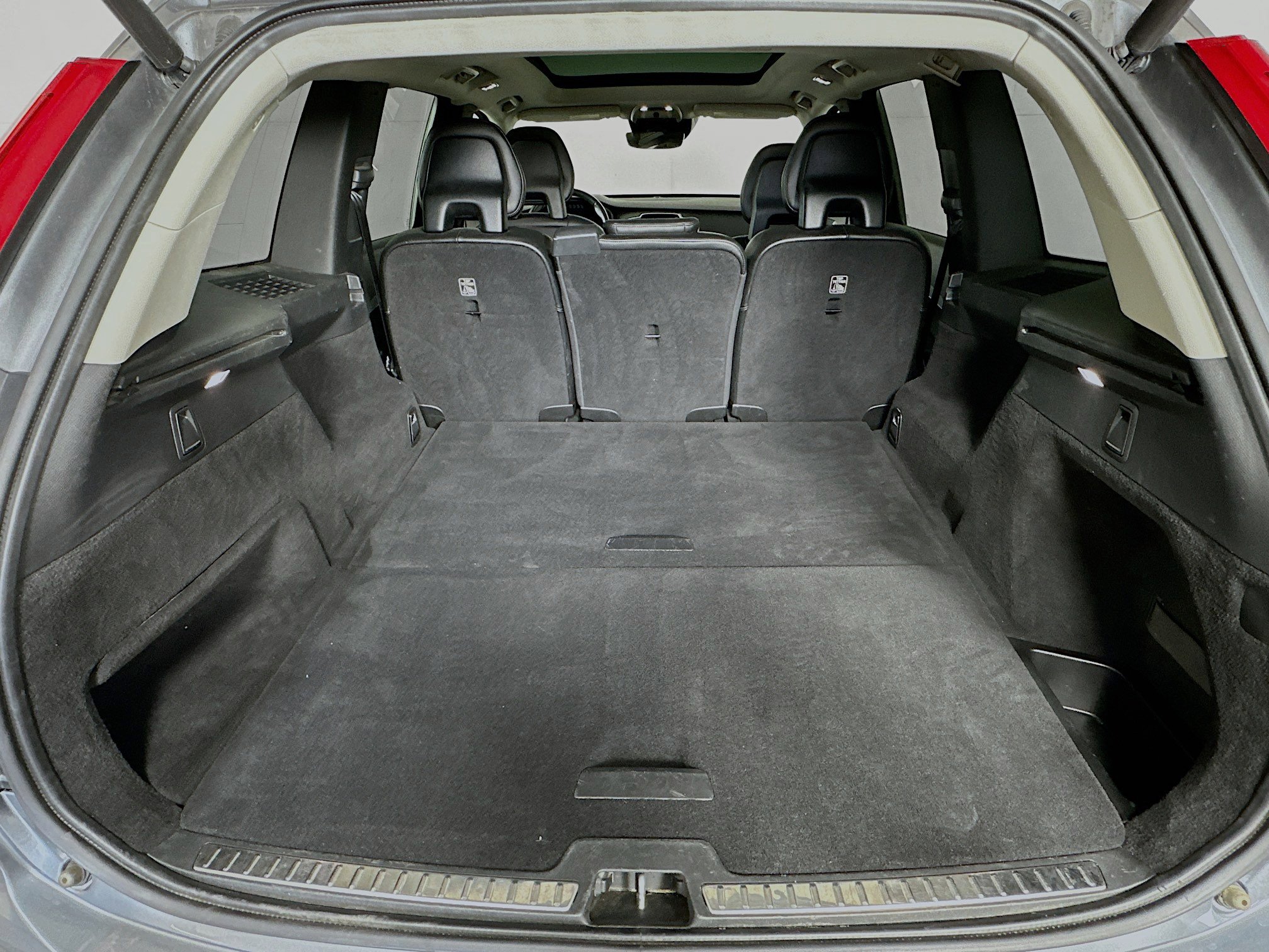 Used 2016 Volvo XC90 T5 Momentum image 27