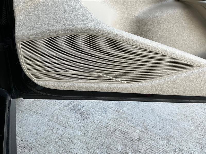 Used 2016 Volkswagen Passat 1.8T w/ Lighting Package image 34