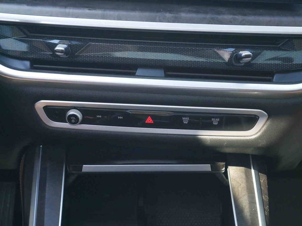 Used 2023 BMW X7 xDrive40i w/ Premium Package image 7