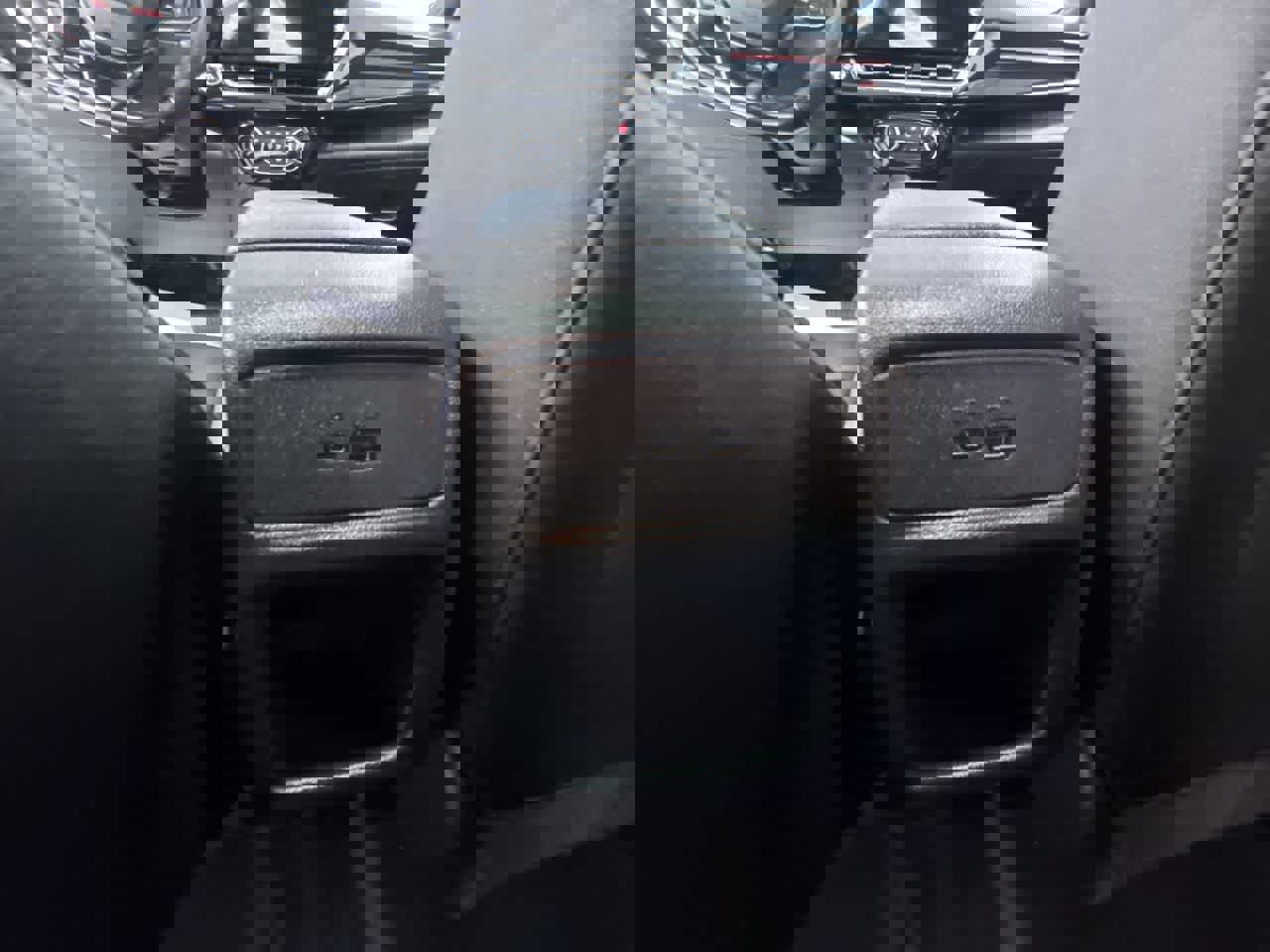 Used 2025 Chevrolet Trax RS w/ Sunroof Package image 37