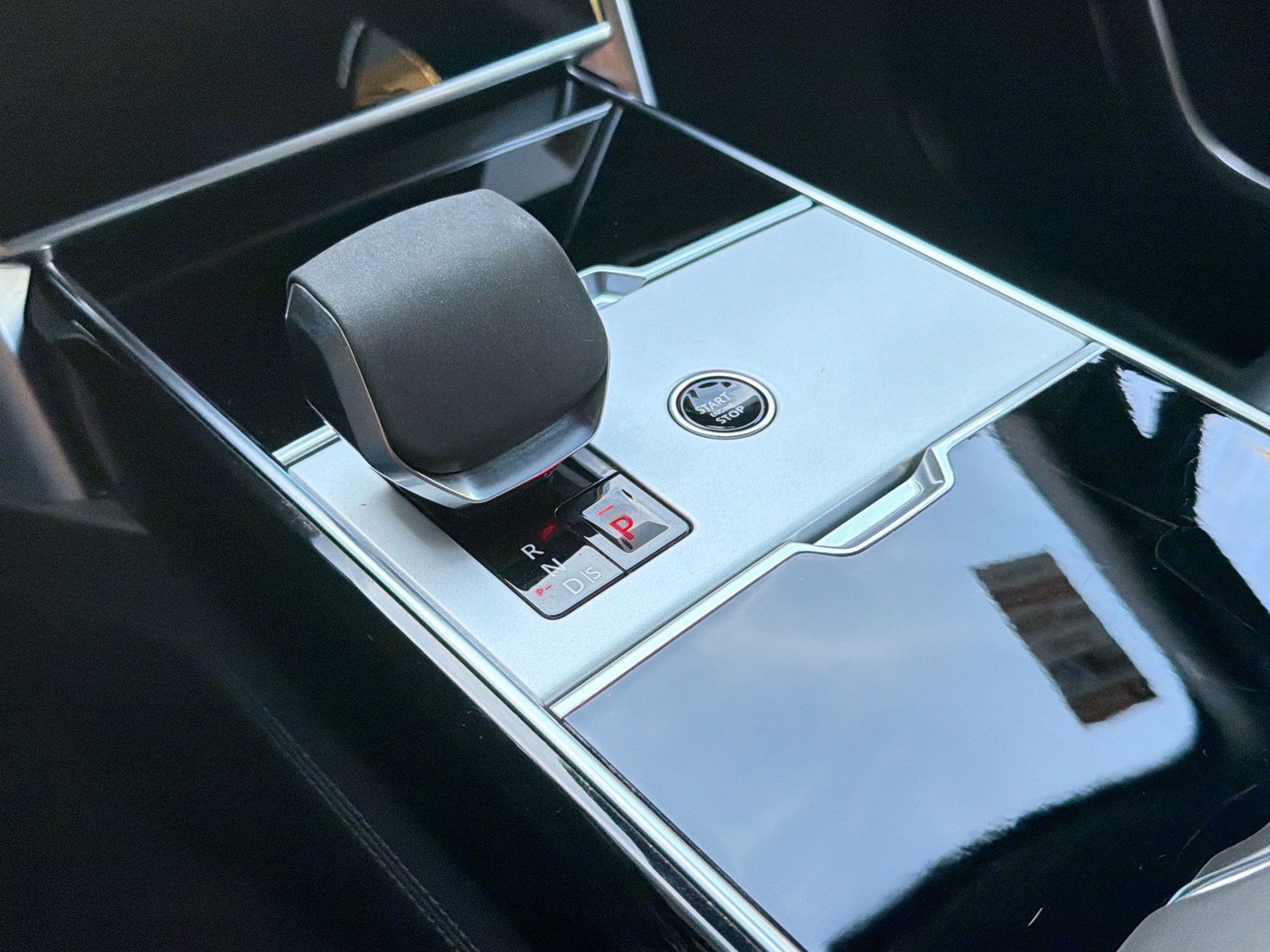 Certified 2025 Land Rover Range Rover Autobiography AWD/4WD image 17